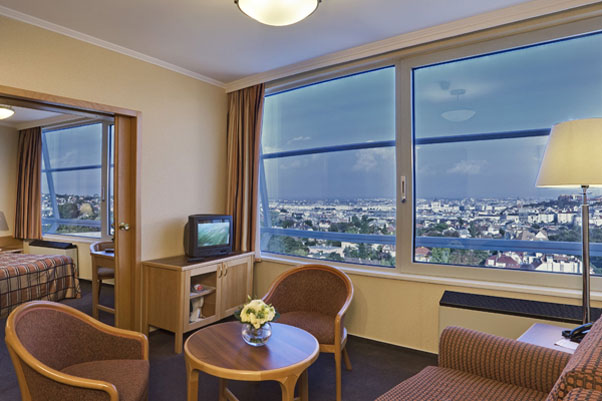 Номер Junior Suite отеля Danubius Hotel Budapest 4* (Данубиус Отель Будапешт 4*) Фото отеля Danubius Hotel Budapest 4* (Данубиус Отель Будапешт 4*)