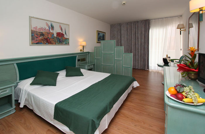 Номер Junior Suite отеля Park Hotel Cellini 4* (Парк Отель Челлини 4*) Фото отеля Park Hotel Cellini 4* (Парк Отель Челлини 4*)
