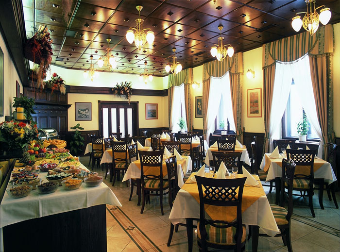 Ресторан отеля Green Garden Hotel 4* (Грин Гарден Отель 4*) Фото отеля Green Garden Hotel 4* (Грин Гарден Отель 4*)