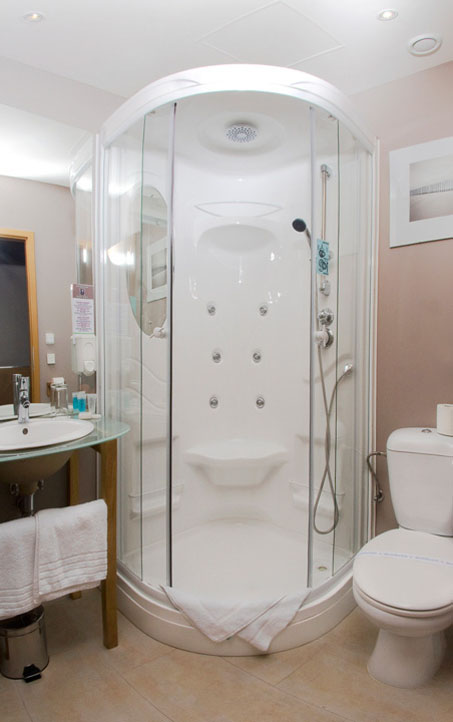 Ванная комната в номере отеля Royal Court Hotel 4* (Роял Курт Отель 4*) Фото отеля Royal Court Hotel 4* (Роял Курт Отель 4*)