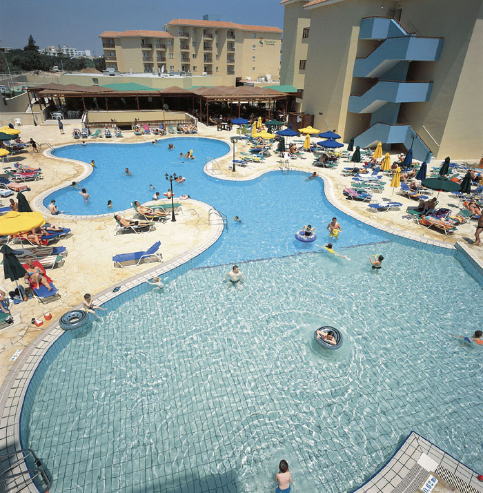 Бассейн отеля Vangelis Hotel Apts Class A 4* (Вангелис Отель Апартаменты Класс А 4*) Фото отеля Vangelis Hotel Apts Class A 4* (Вангелис Отель Апартаменты Класс А 4*)