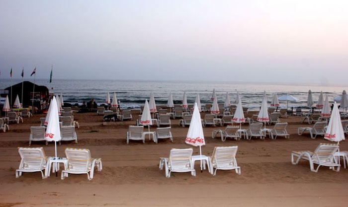 Пляж отеля Holiday City Hotel 4* (Холидей Сити Отель 4*) Фото отеля Holiday City Hotel 4* (Холидей Сити Отель 4*)