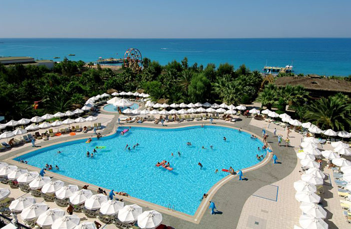 Бассейн отеля Delphin Deluxe Resort 5* (Дельфин Делюкс Резорт 5*) Фото отеля Delphin Deluxe Resort 5* (Дельфин Делюкс Резорт 5*)
