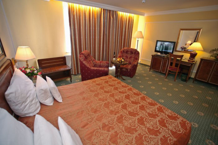 Номер Superior Plus Room отеля Carlsbad Plaza 5* (Карлсбад Плаза 5*) Фото отеля Carlsbad Plaza 5* (Карлсбад Плаза 5*)
