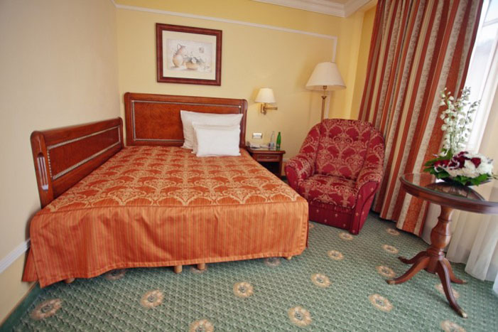 Номер Single Queen Room отеля Carlsbad Plaza 5* (Карлсбад Плаза 5*) Фото отеля Carlsbad Plaza 5* (Карлсбад Плаза 5*)