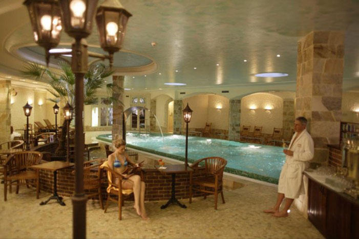 Крытый бассейн отеля Carlsbad Plaza 5* (Карлсбад Плаза 5*) Фото отеля Carlsbad Plaza 5* (Карлсбад Плаза 5*)