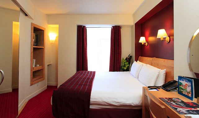 Номер Standard Room отеля Kensington Close Hotel 4* (Кенсингтон Клоуз Отель 4*) Фото отеля Kensington Close Hotel 4* (Кенсингтон Клоуз Отель 4*)