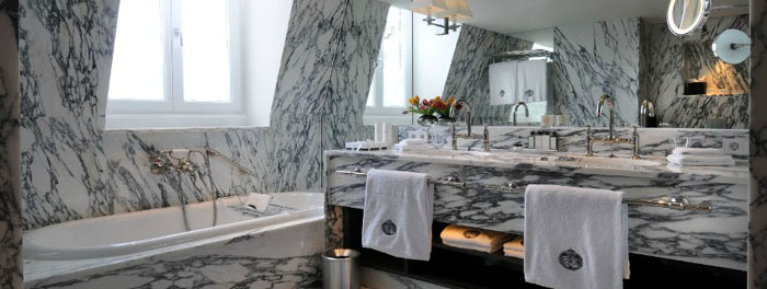 Ванная комната в номере отеля Hotel De L’Europe 5* (Отель Де Л Европа 5*) Фото отеля Hotel De L’Europe 5* (Отель Де Л Европа 5*)