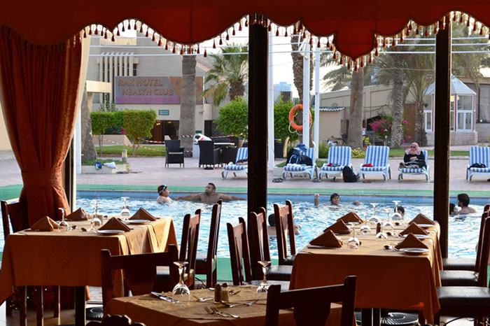 Ресторан отеля Ras Al Khaimah Hotel 4* (Рас Аль-Хайма Отель 4*) Фото отеля Ras Al Khaimah Hotel 4* (Рас Аль-Хайма Отель 4*)