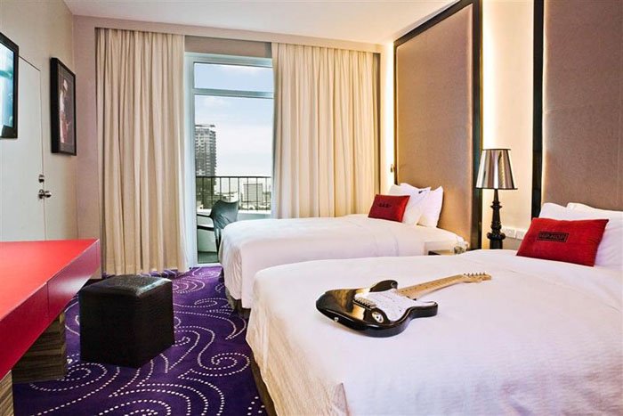 Номер Kings Club Room отеля Hard Rock Hotel Pattaya 4* (Хард Рок Отель Паттайя 4*) Фото отеля Hard Rock Hotel Pattaya 4* (Хард Рок Отель Паттайя 4*)