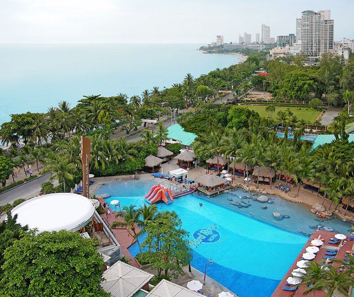 Бассейн отеля Hard Rock Hotel Pattaya 4* (Хард Рок Отель Паттайя 4*) Фото отеля Hard Rock Hotel Pattaya 4* (Хард Рок Отель Паттайя 4*)