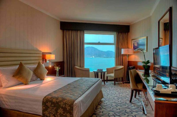Номер Deluxe Room отеля Oceanic Khorfakkan Resort & Spa 4* (Океаник Корфаккан Резорт энд Спа 4*)