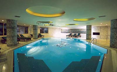 Крытый бассейн в отеле Aydinbey Famous Resort 5* (Айдинбей Фэймос Резорт 5*) Фото отеля Aydinbey Famous Resort 5* (Айдинбей Фэймос Резорт 5*)