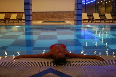 Крытый бассейн в отеле Utopia World Hotel 5* (Утопия Ворлд Отель 5*) Фото отеля Utopia World Hotel 5* (Утопия Ворлд Отель 5*)