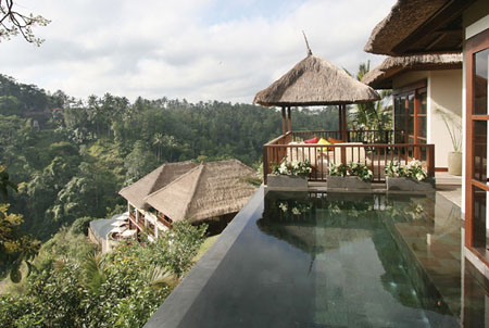 Фото - Бассейн отеля Ubud Hanging Gardens (Бали, Индонезия)