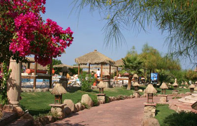 Сад отеля Laguna Vista Beach Resort 5* (Лагуна Виста Бич Резорт 5*) Фото отеля Laguna Vista Beach Resort 5* (Лагуна Виста Бич Резорт 5*)