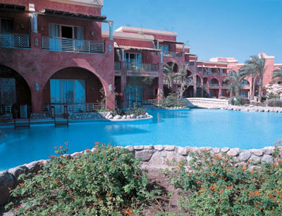 Бассейн у номеров Superior отеля Laguna Vista Beach Resort 5* (Лагуна Виста Бич Резорт 5*) Фото отеля Laguna Vista Beach Resort 5* (Лагуна Виста Бич Резорт 5*)