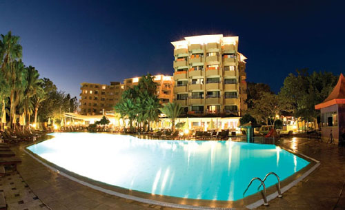 Ночная панорама отеля Q Aventura Park Hotel 5* (Кью Авентура Парк Отель 5*) Фото отеля Q Aventura Park Hotel 5* (Кью Авентура Парк Отель 5*)