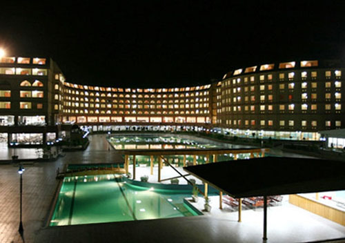 Ночной вид отеля Grand Cortez Resort Hotel & Spa 5* (Гранд Кортес Резорт Отель энд Спа 5*) Фото отеля Grand Cortez Resort Hotel & Spa 5* (Гранд Кортес Резорт Отель энд Спа 5*)