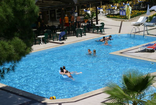 Бассейн отеля Maya Golf Hotel HV2 4* (Майя Гольф Отель HV2 4*) Фото отеля Maya Golf Hotel HV2 4* (Майя Гольф Отель HV2 4*)