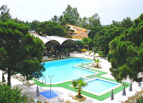 Бассейн отеля Maya Golf Hotel HV2 4* (Майя Гольф Отель HV2 4*) Фото отеля Maya Golf Hotel HV2 4* (Майя Гольф Отель HV2 4*)