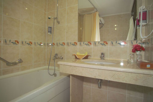 Ванная комната в номере отеля Cesars Resort Hotel 5* (Цезарь Резорт Отель 5*) Фото отеля Cesars Resort Hotel 5* (Цезарь Резорт Отель 5*)