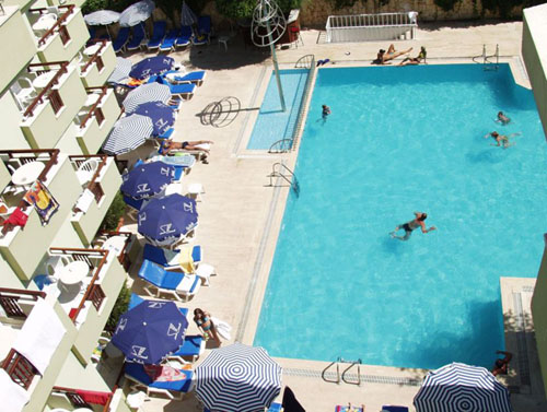Бассейн отеля Ares City Hotel 3* (Арес Сити Отель 3*) Фото отеля Ares City Hotel 3* (Арес Сити Отель 3*)