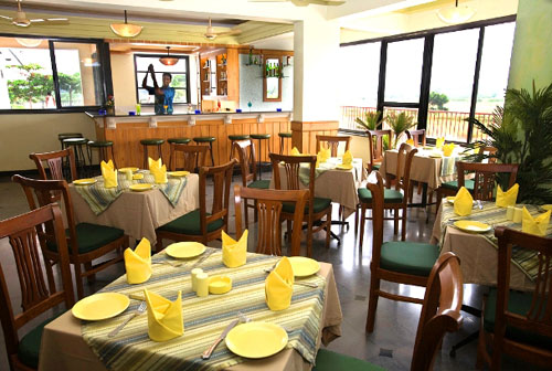 Ресторан отеля Palmarinha Resort & Suites 3* (Пальмаринья Резорт энд Сьютс 3*) Фото отеля Palmarinha Resort & Suites 3* (Пальмаринья Резорт энд Сьютс 3*)