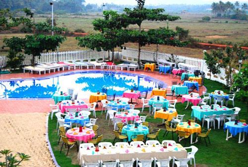 Бассейн отеля Palmarinha Resort & Suites 3* (Пальмаринья Резорт энд Сьютс 3*) Фото отеля Palmarinha Resort & Suites 3* (Пальмаринья Резорт энд Сьютс 3*)