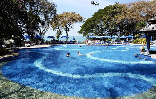 Бассейн отеля Cosy Beach Hotel 3* (Кози Бич Отель 3*) Фото отеля Cosy Beach Hotel 3* (Кози Бич Отель 3*)