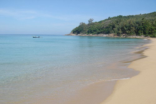 Пляж отеля Naithonburi Beach Resort 4* (Найтонбури Бич Резорт 4*) Фото отеля Naithonburi Beach Resort 4* (Найтонбури Бич Резорт 4*)