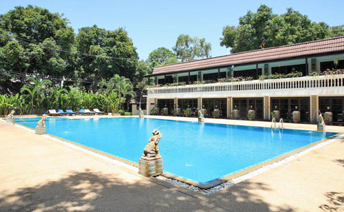 Бассейн отеля Royal Orchid Resort 4* (Роял Орхид Резорт 4*) Фото отеля Royal Orchid Resort 4* (Роял Орхид Резорт 4*)
