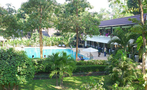 Бассейн отеля Royal Orchid Resort 4* (Роял Орхид Резорт 4*) Фото отеля Royal Orchid Resort 4* (Роял Орхид Резорт 4*)
