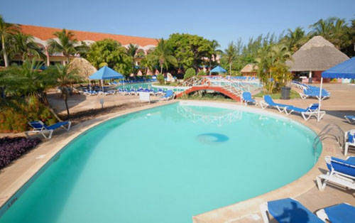Бассейн отеля Brisas Del Caribe 4* (Бризас Дель Кариб 4*) Фото отеля Brisas Del Caribe 4* (Бризас Дель Кариб 4*)