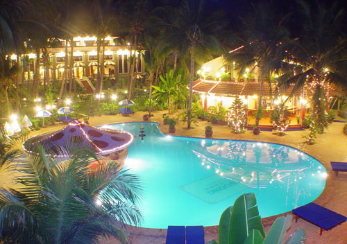Пляж отеля Vinh Suong Seaside Resort 3* (Винх Суонг Сисайд Резорт 3*) Фото отеля Vinh Suong Seaside Resort 3* (Винх Суонг Сисайд Резорт 3*)