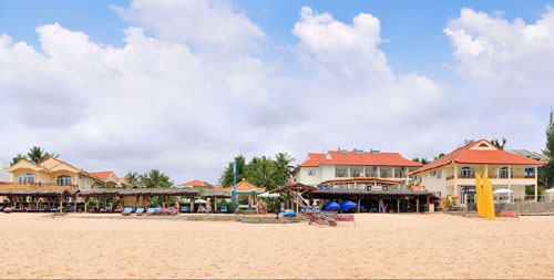 Пляж отеля Swiss Village Resort & Spa 4* (Свис Виладж Резорт энд Спа 4*) Фото отеля Swiss Village Resort & Spa 4* (Свис Виладж Резорт энд Спа 4*)