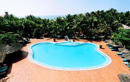 Бассейн отеля Palmira Beach Resort & Spa 3* (Пальмира Бич Резорт энд Спа 3*) Фото отеля Palmira Beach Resort & Spa 3* (Пальмира Бич Резорт энд Спа 3*)