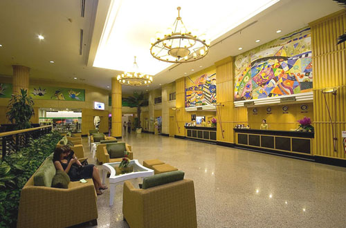 Лобби отеля Jomtien Palm Beach Hotel & Resort 4* (Джомтьен Палм Бич Отель энд Резорт 4*) Фото отеля Jomtien Palm Beach Hotel & Resort 4* (Джомтьен Палм Бич Отель энд Резорт 4*)