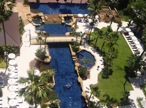 Бассейн отеля Jomtien Palm Beach Hotel & Resort 4* (Джомтьен Палм Бич Отель энд Резорт 4*) Фото отеля Jomtien Palm Beach Hotel & Resort 4* (Джомтьен Палм Бич Отель энд Резорт 4*)