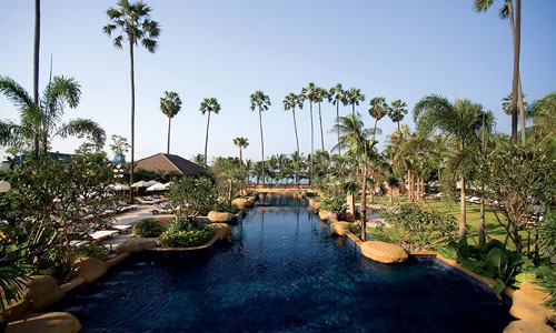 Бассейн отеля Jomtien Palm Beach Hotel & Resort 4* (Джомтьен Палм Бич Отель энд Резорт 4*) Фото отеля Jomtien Palm Beach Hotel & Resort 4* (Джомтьен Палм Бич Отель энд Резорт 4*)