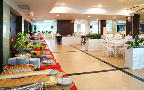 Ресторан отеля D Varee Jomtien Beach 4* (Д Вари Джомтьен Бич 4*) Фото отеля D Varee Jomtien Beach 4* (Д Вари Джомтьен Бич 4*)