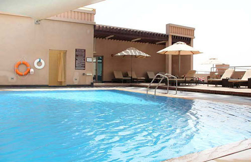 Бассейн отеля Mercure Gold Hotel Al Mina Road Dubai 4* (Меркури Голд Отель Аль Мина Роад Дубай 4*) Фото отеля Mercure Gold Hotel Al Mina Road Dubai 4* (Меркури Голд Отель Аль Мина Роад Дубай 4*)