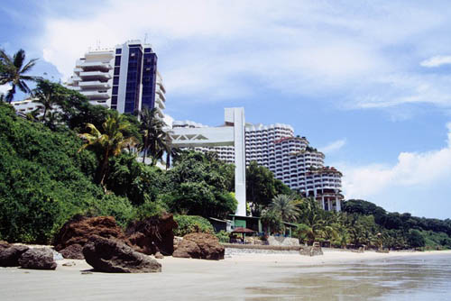 Пляж отеля Royal Cliff Beach Hotel 5* (Роял Клиф Бич Отель 5*) Фото отеля Royal Cliff Beach Hotel 5* (Роял Клиф Бич Отель 5*)
