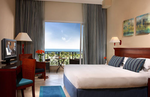 Номер отеля Fujairah Rotana Resort & Spa 5* (Фуджейра Ротана Резорт энд Спа 5*) Фото отеля Fujairah Rotana Resort & Spa 5* (Фуджейра Ротана Резорт энд Спа 5*)