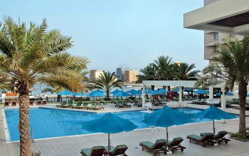 Бассейн отеля Hilton Ras Al Khaimah Hotel 5* (Хилтон Рас Аль-Хайма Отель 5*) Фото отеля Hilton Ras Al Khaimah Hotel 5* (Хилтон Рас Аль-Хайма Отель 5*)