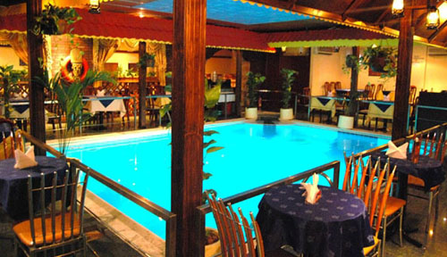 Бассейн отеля Dubai Palm Hotel 3* (Дубай Палм Отель 3*) Фото отеля Dubai Palm Hotel 3* (Дубай Палм Отель 3*)