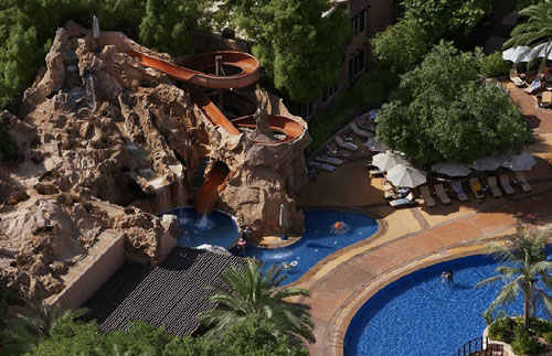 Водная горка отеля Habtoor Grand Resort Autograph Collection 5* (Хабтур Гранд Резорт Автограф Коллекшн 5*) Фото отеля Habtoor Grand Resort Autograph Collection 5* (Хабтур Гранд Резорт Автограф Коллекшн 5*)