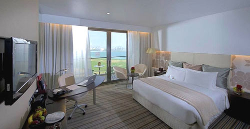 Номер отеля Crowne Plaza Abu Dhabi Yas Island 5* (Краун Плаза Абу-Даби Яс Айленд 5*) Фото отеля Crowne Plaza Abu Dhabi Yas Island 5* (Краун Плаза Абу-Даби Яс Айленд 5*)