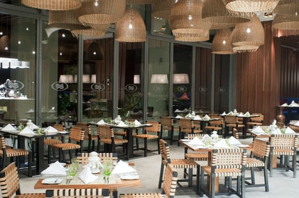 Ресторан отеля Crowne Plaza Abu Dhabi Yas Island 5* (Краун Плаза Абу-Даби Яс Айленд 5*) Фото отеля Crowne Plaza Abu Dhabi Yas Island 5* (Краун Плаза Абу-Даби Яс Айленд 5*)
