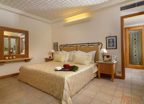 Номер отеля Aldemar Royal Mare Village & Suites 5* (Альдемар Роял Маре Вилладж энд Сьютс 5*) Фото отеля Aldemar Royal Mare Village & Suites 5* (Альдемар Роял Маре Вилладж энд Сьютс 5*)